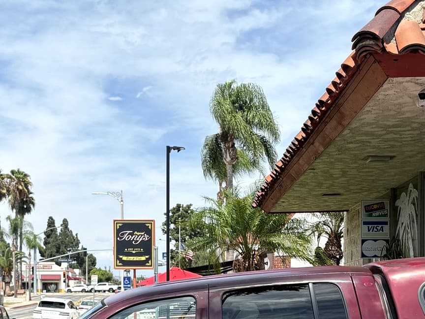 Tony's Deli on Bradford Ave, a landmark north of In & Out Smog Check
